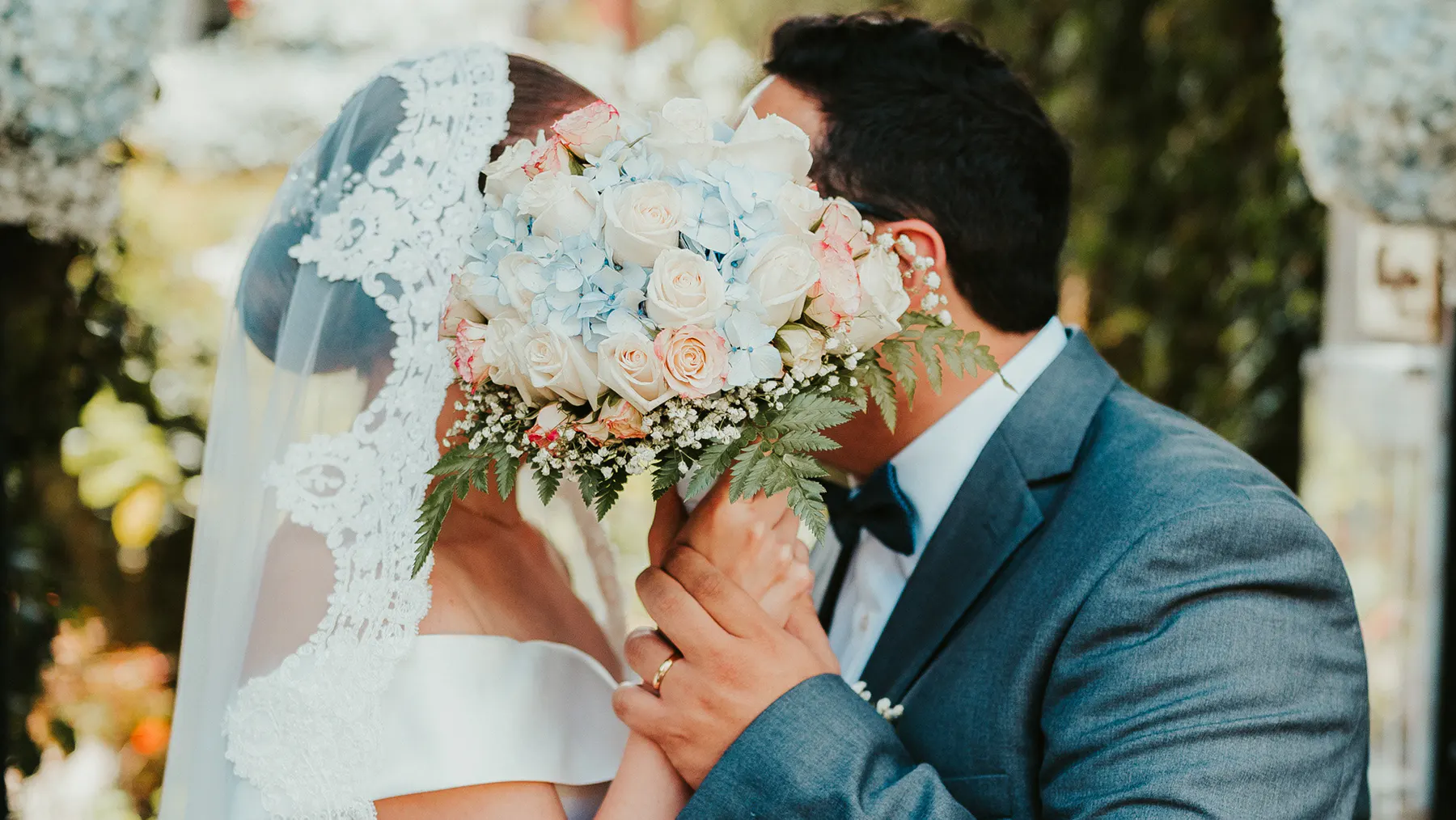 Portada de Weddings  — Mauricio Fabara